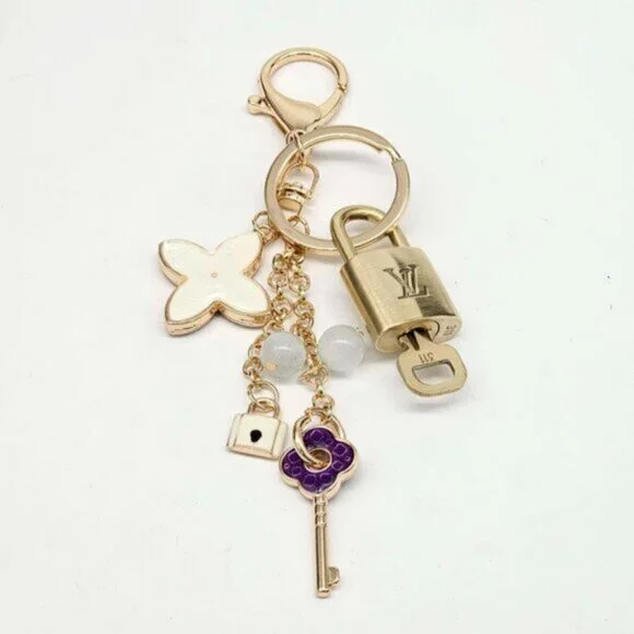 Authentic Louis Vuitton Lock & Key with unbranded Clover Flower Bag Charm 100525 - Picture 6 of 6